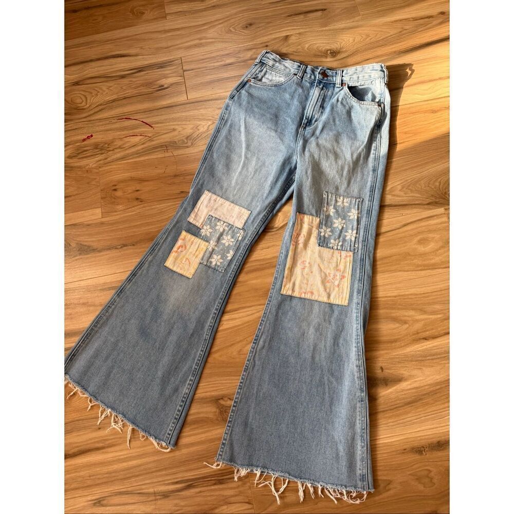 Billabong x Wrangler Womens True Blue Floral Patchwork Super Flare Jeans Size 28 - Picture 11 of 13